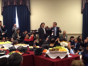Ts. Thắng và DB Ed Royce trong Ngày Vận Động Cho Việt Nam ở Quốc Hội, 6 tháng 3, 2012.