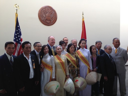 Phái đoàn TN gặp TNS Alexander Lamar và TNS Bob Corker, 04/06/2013. (ảnh BPSOS)