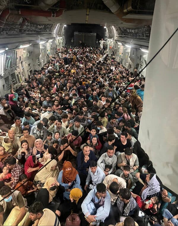 17afghanistan briefing airport2 articleLarge