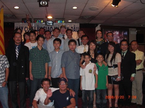 Con Dau people in US