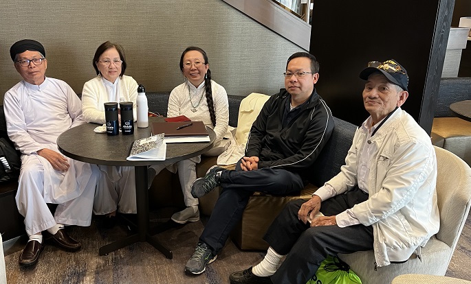 Cao_Dai_group.jpg