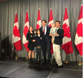 Pic_15_--_Nguyễn_Việt_Trung_với_Justin_Trudeau.png