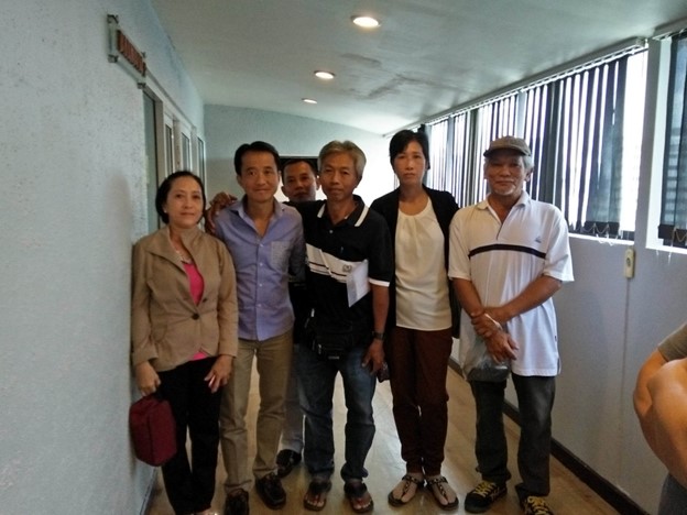 Pic_3_-_Former_boat_people_with_Do_Ky_Anh.jpg