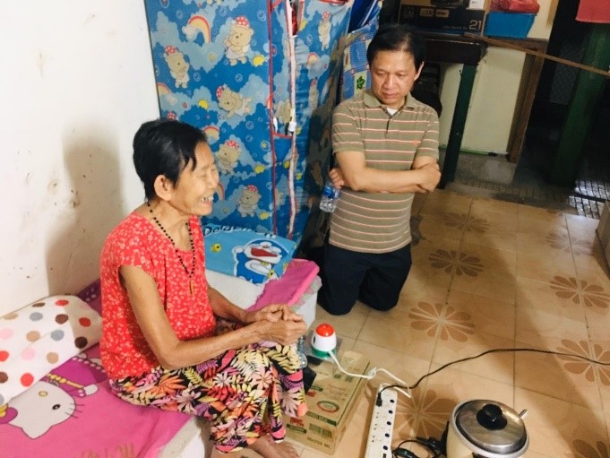 Pic_4_-_Dr_Thang_visiting_Le_Thi_Trang.jpg