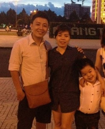 Pic_7_-_Vinhs_parents.jpg
