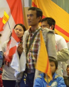 Pic_9_-_Thach_Dong_at_Vancouver_Airport.jpg