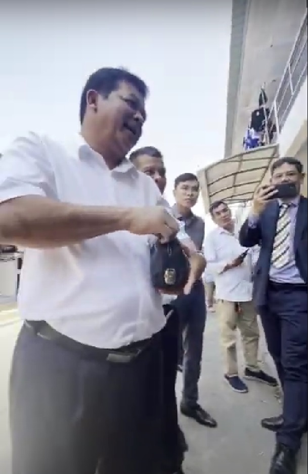 Rahlan Lam noi voi 1 phu nu