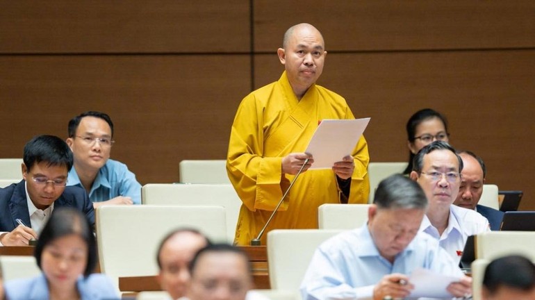 Thich Duc Thien tai quoc hoi