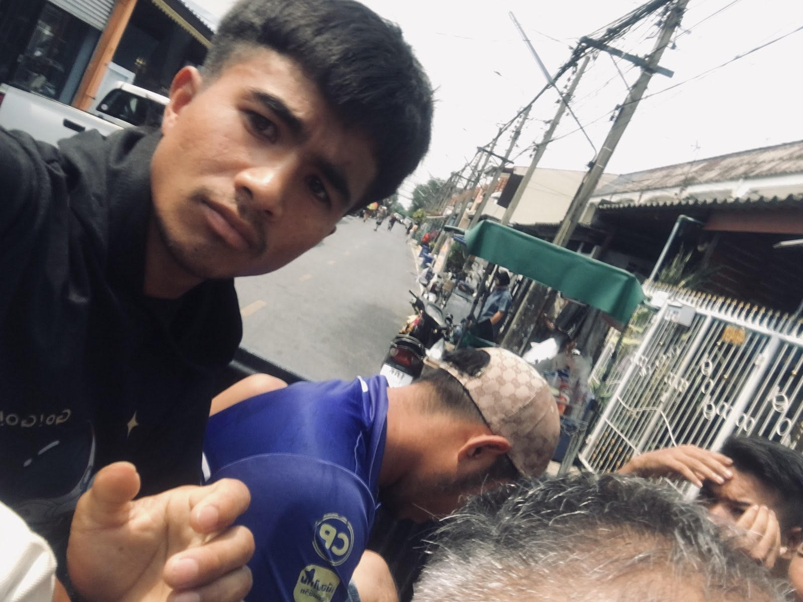 60 nguoi Thuong bi bat 2